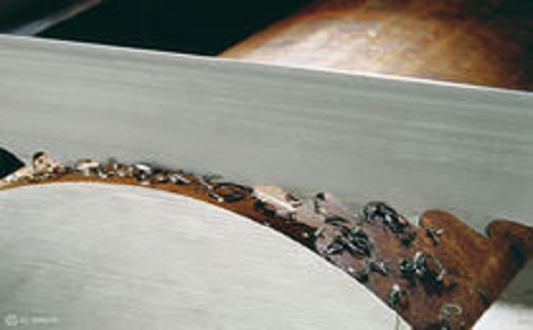 线速度不对导致带锯条齿尖发热加速锯条的磨损原因 线速度不对导致带锯条齿尖发热加速锯条的磨损原因